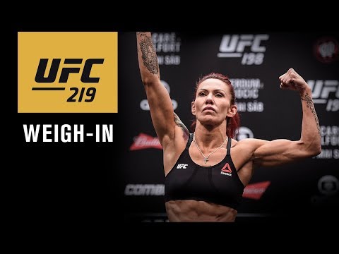 UFC 219: Official Weigh-in