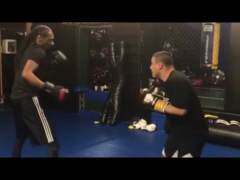 Snoop Dogg Fights MMA Boxing Champ Ends Up Getting Beat