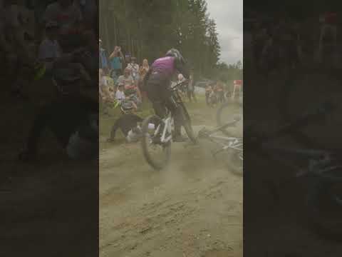 That poor corner – first ever "Brap-Off" at Crankworx Innsbruck.