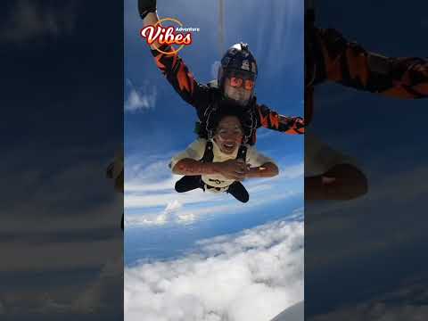 couple enjoying the sky diving #short #adventure